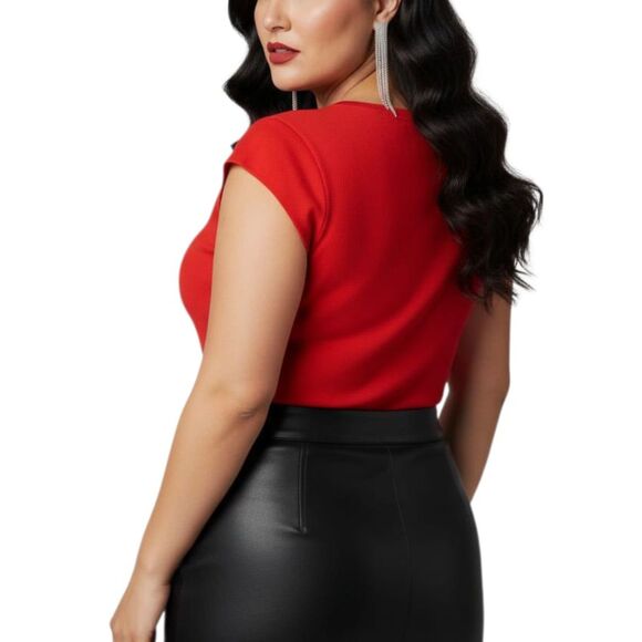 Cable & Gauge Red Chain Embellished V-Neck Short Sleeve Blouse Crop Top Sz M - Picture 3 of 10